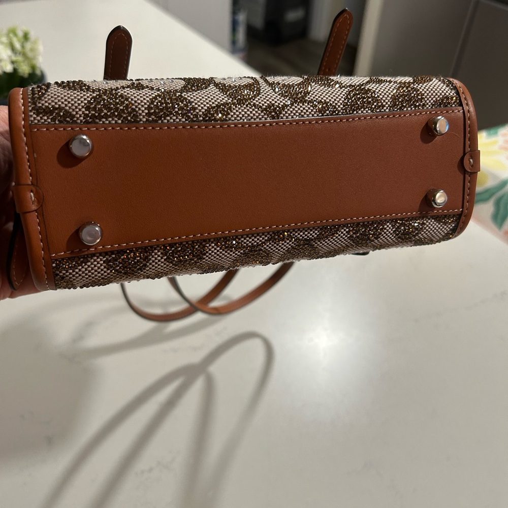 *AUTHENTIC*🍓COACH CRYSTAL SWING ZIP🍓NWOT - Picture 6 of 8